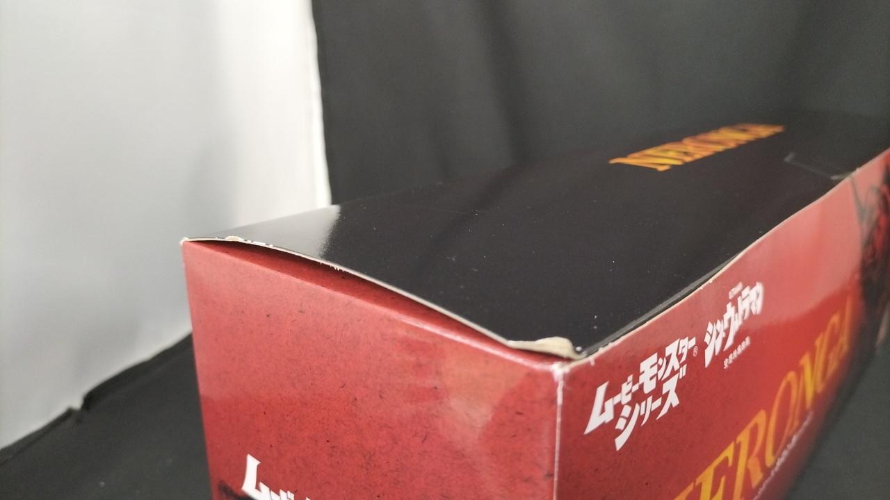 箱に一部傷みあり