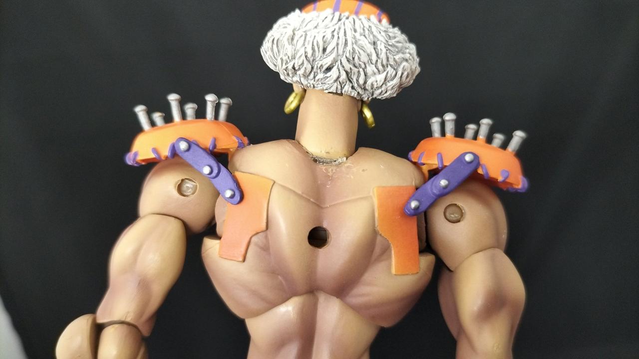 首に接着跡あり