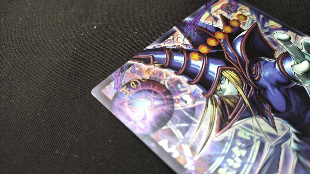 左上角に若干の欠けあり