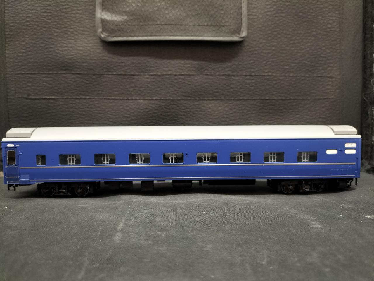 側面、ドアの形状が異なります