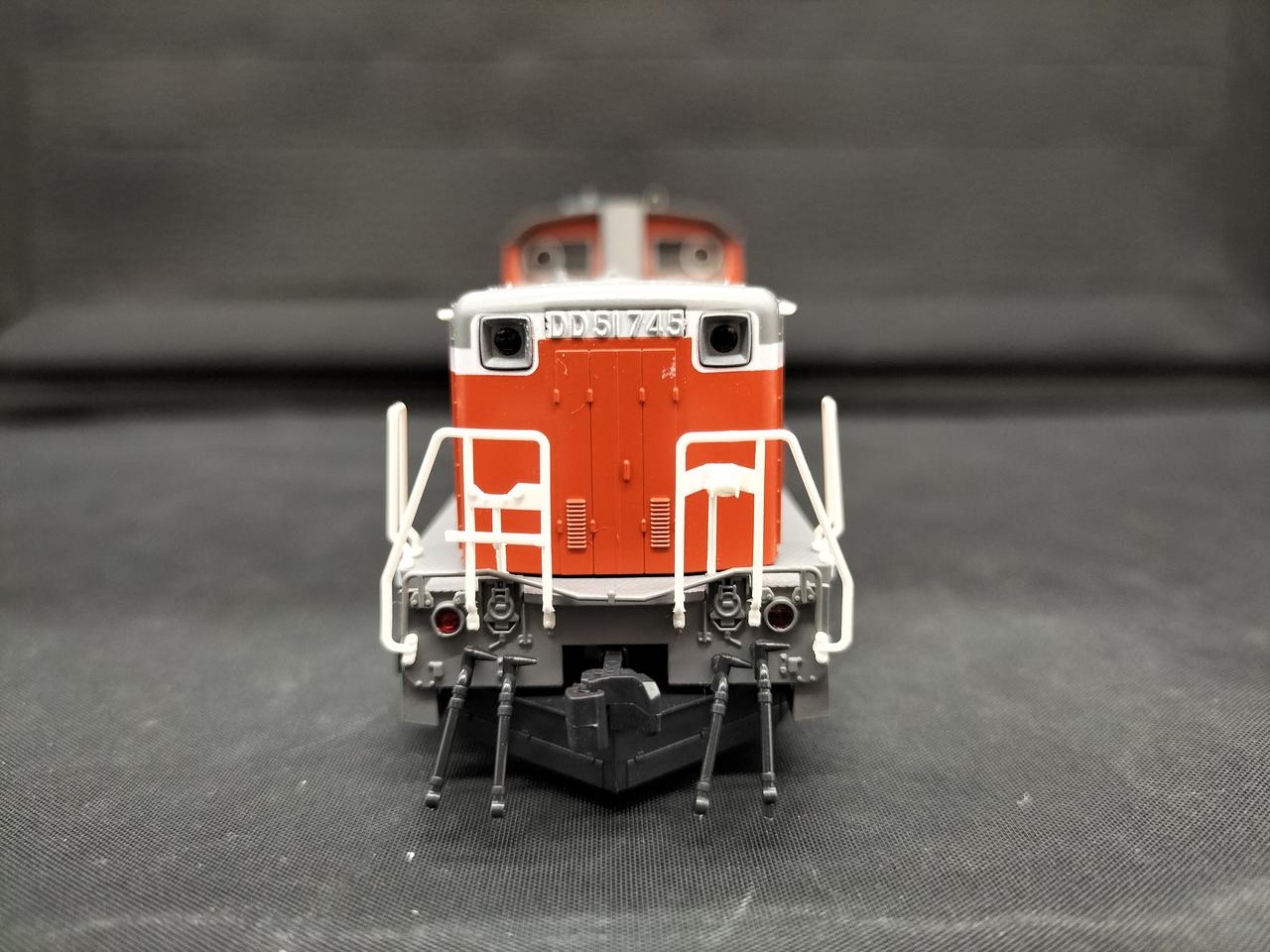 前面、右ライト左下に白い汚れ