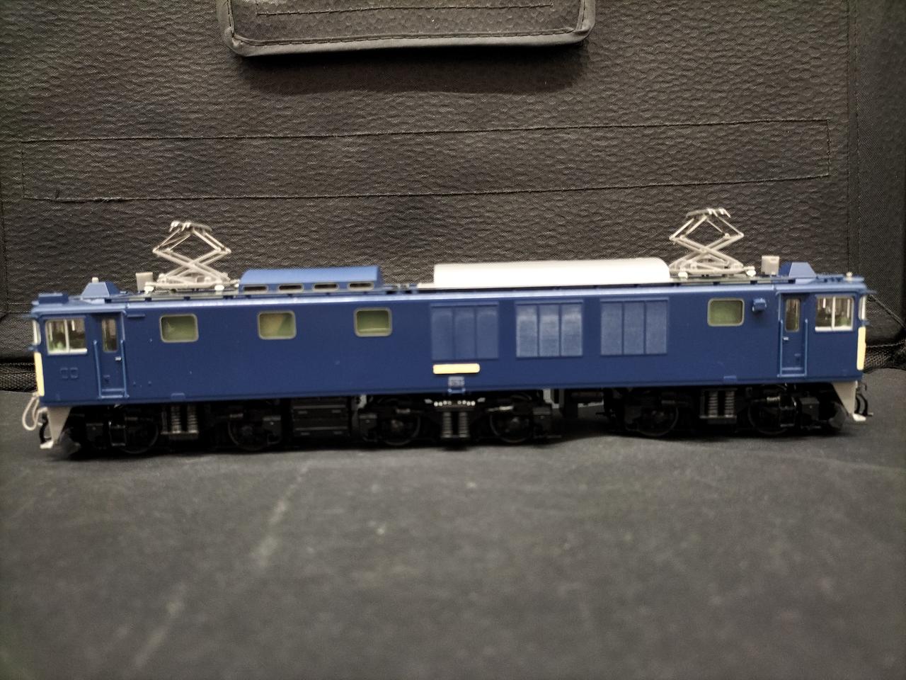 側面、パンタグラフ展開します