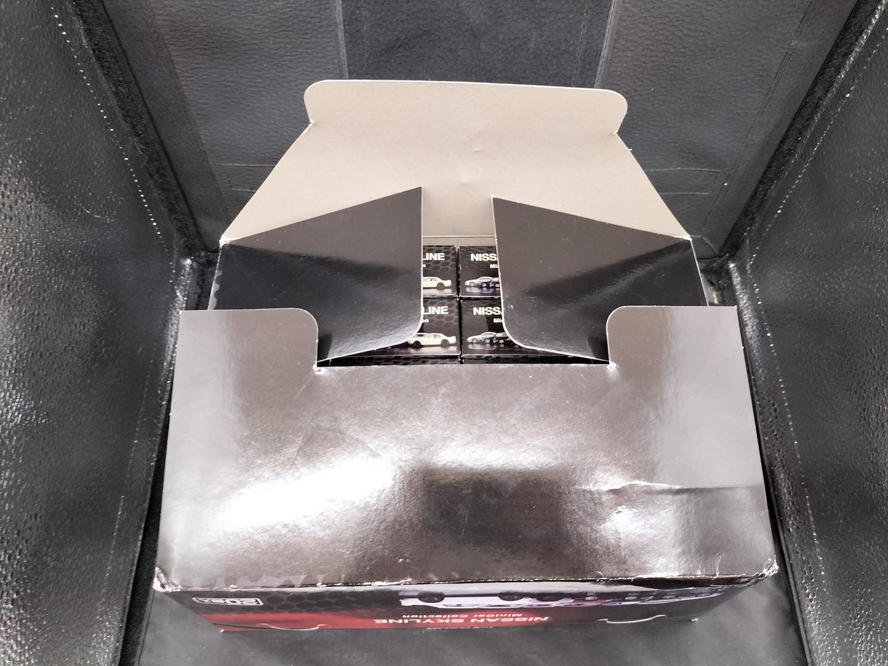 テープなどないため、底面開きます