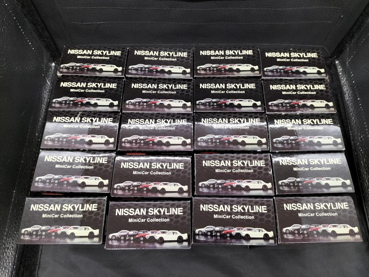 箱に黄ばみ、日焼けのような汚れあります