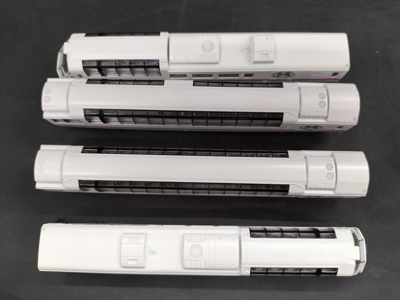 屋根上に細かい汚れあります