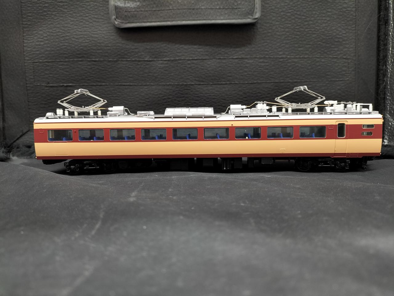 側面、パンタグラフ展開します