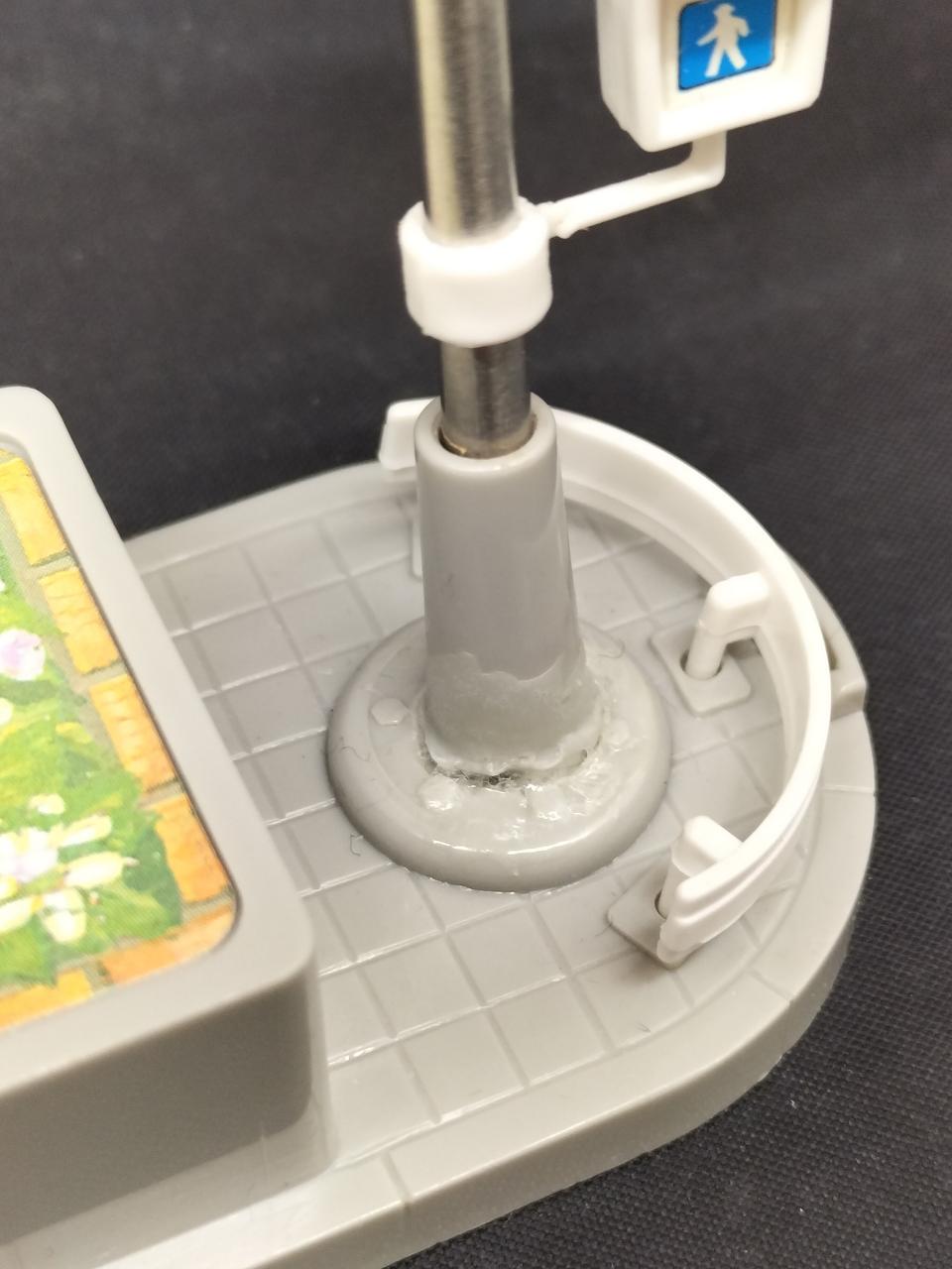 付け根折れたような跡と大きな接着跡あり