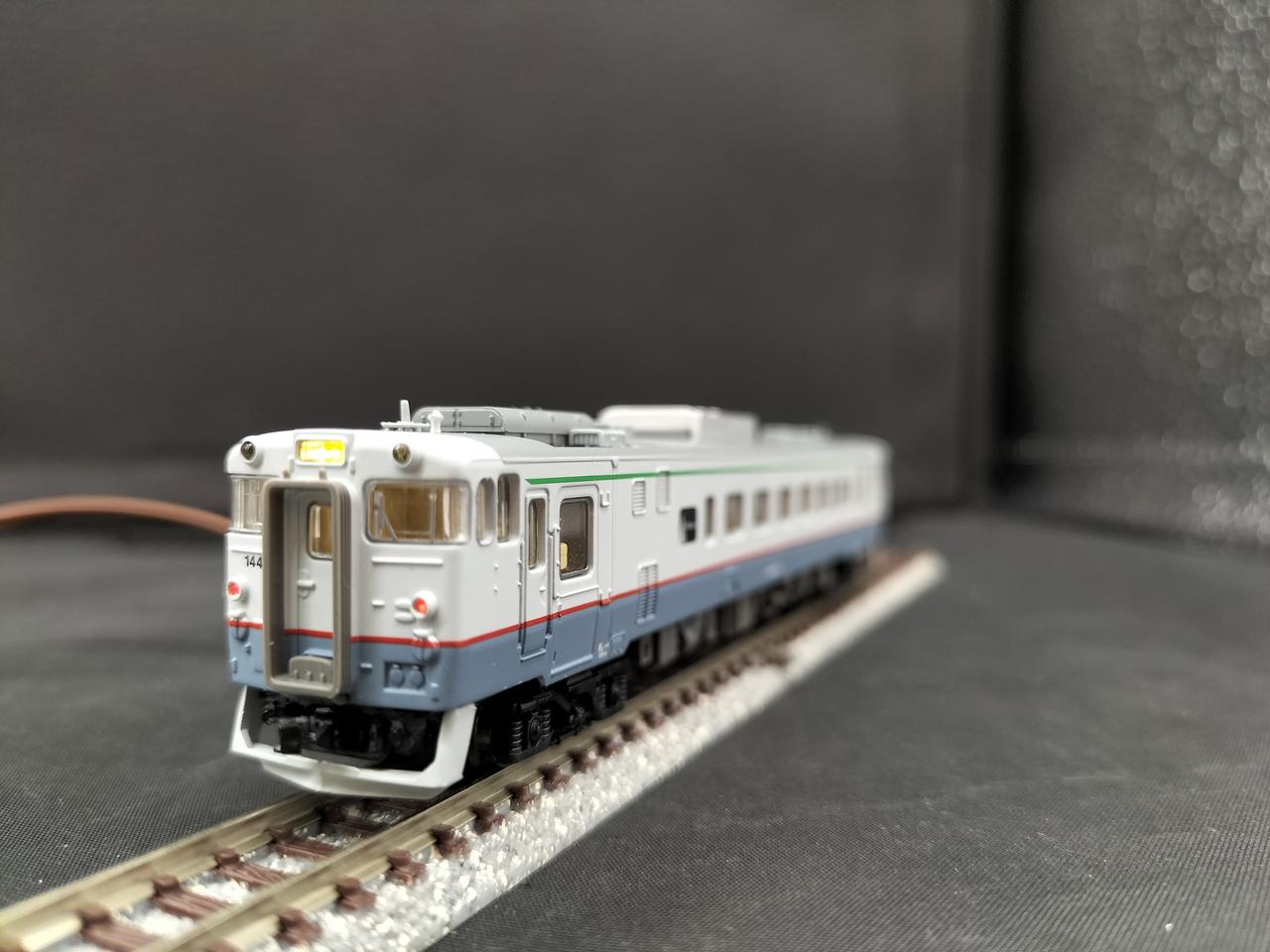 テールがあまり赤くない車両あります