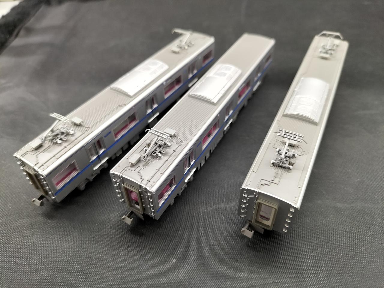 パンタ展開OK、碍子やパンタに塗装あり