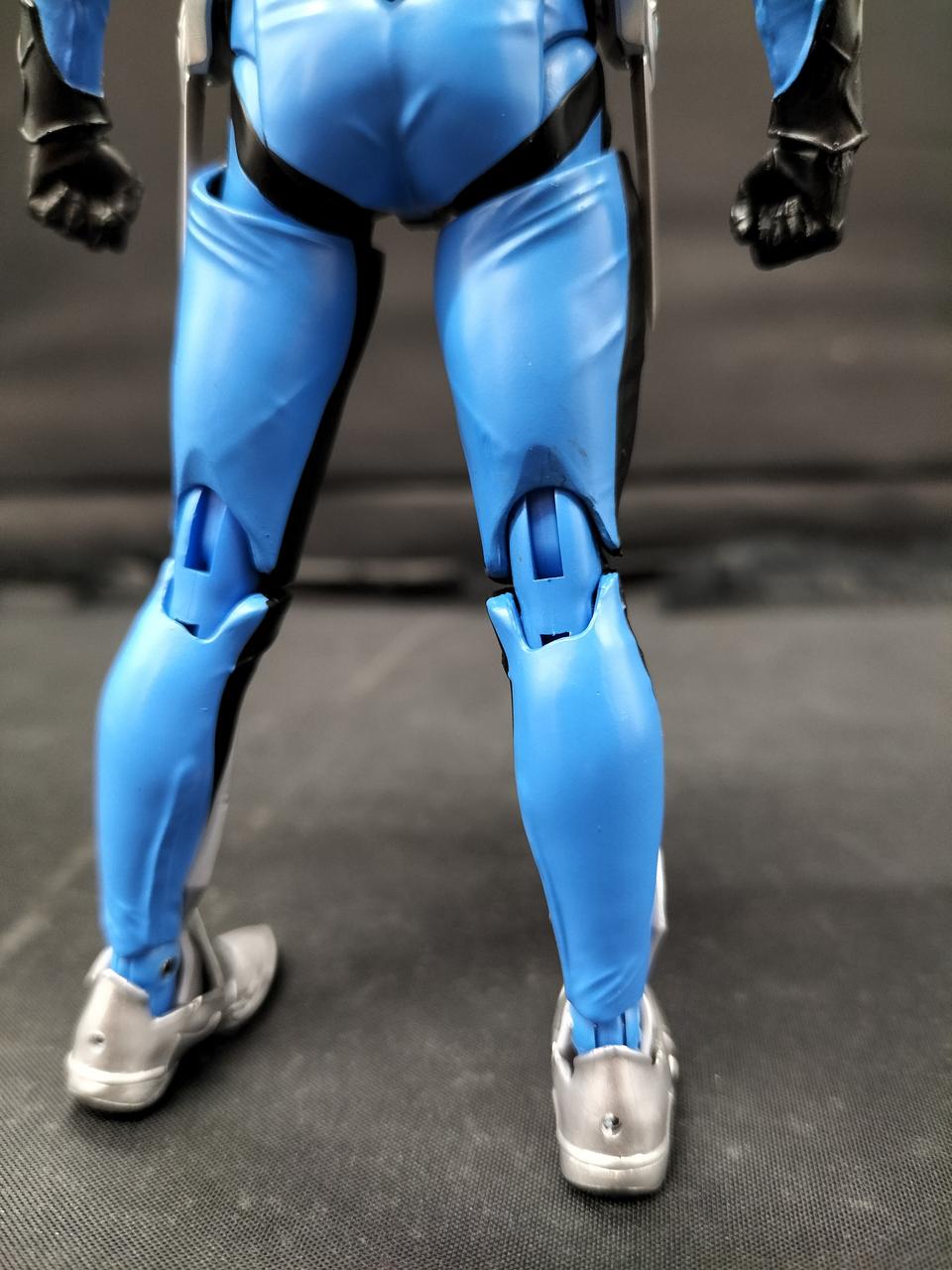 右膝裏に汚れあり。