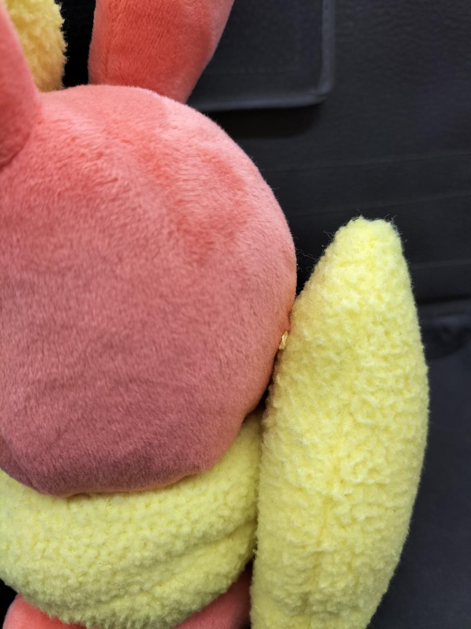 玉留め糸飛び出してます。