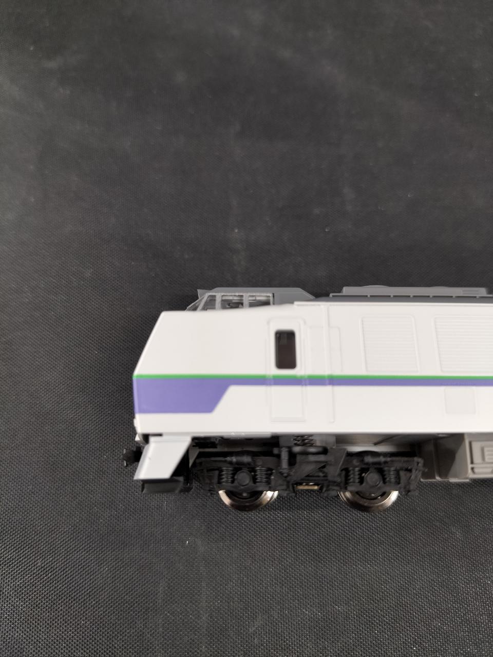 スカート浮いてます