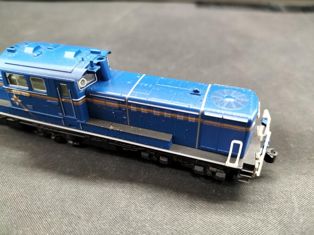 黒色の足場部分に傷あります