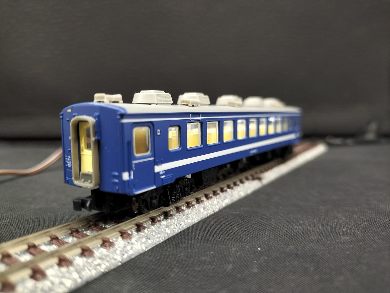 全ての車両室内灯入ってます