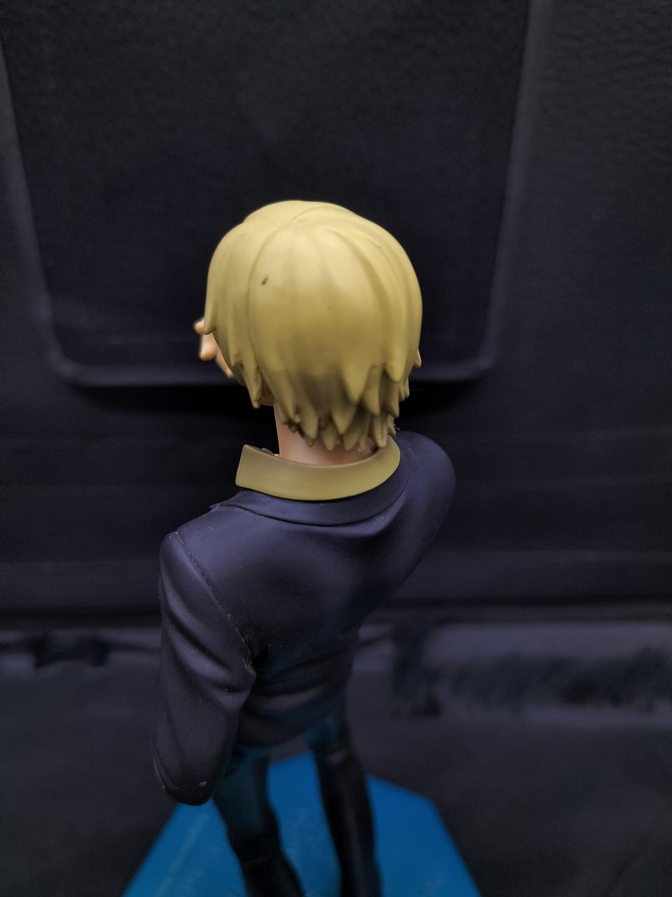 フィギュアに細かい傷あります