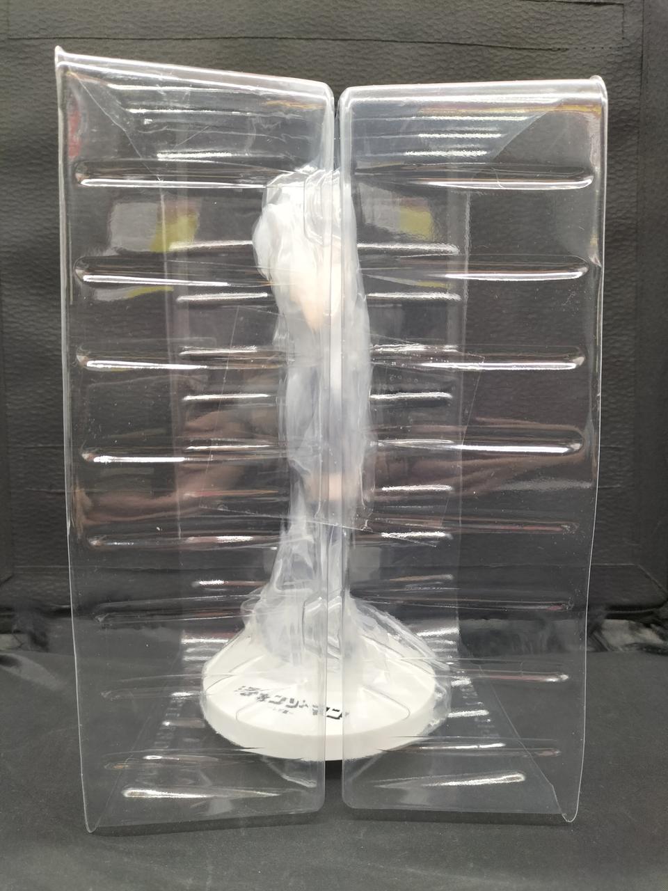 中箱テープ貼られたままです