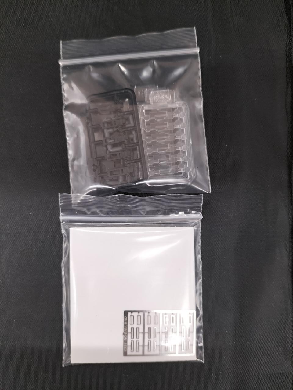 付属品の裏側です