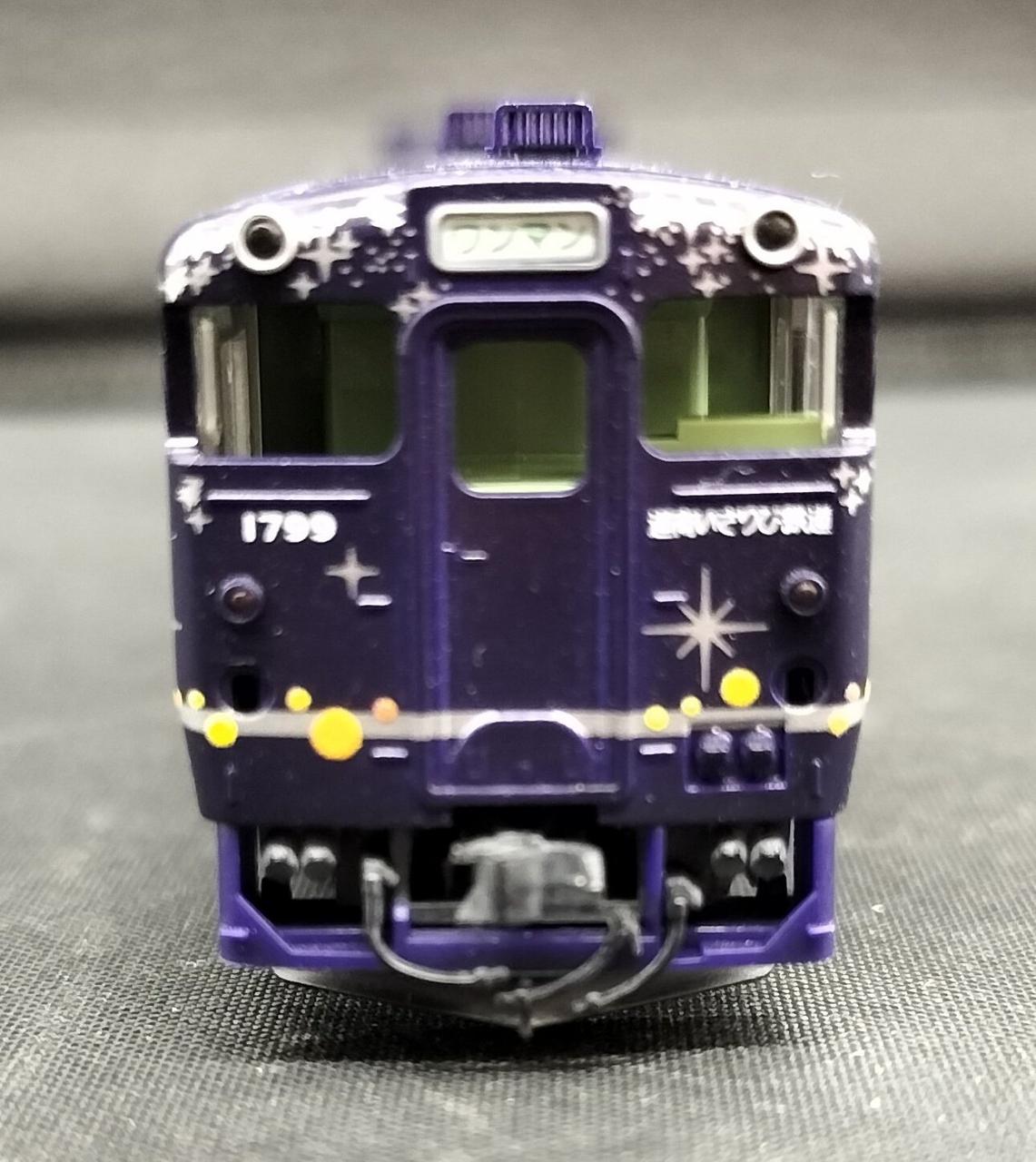 トレーラー車こちら側のみ窓ありません