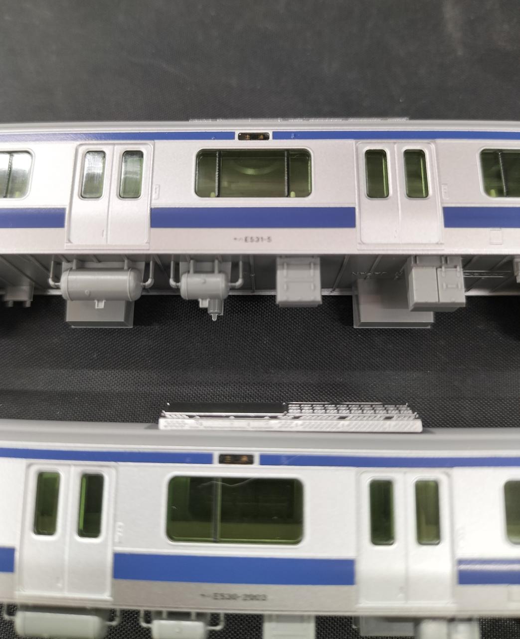 側面行先表示シール貼られています