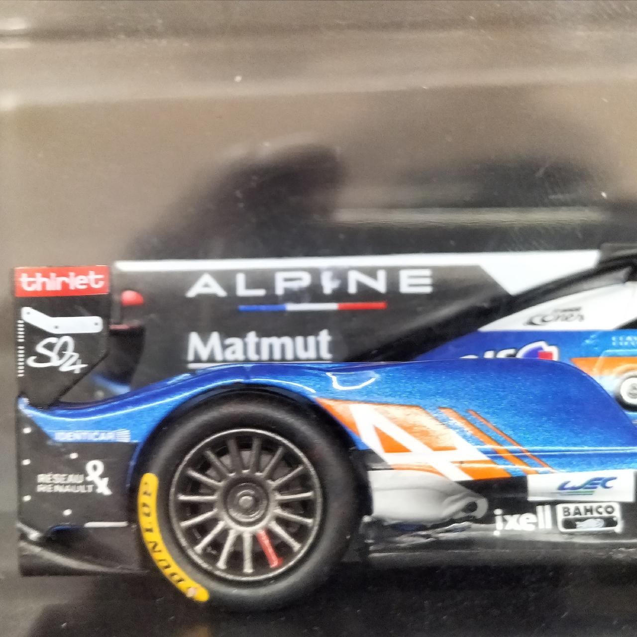 ALPINEの文字にキズ