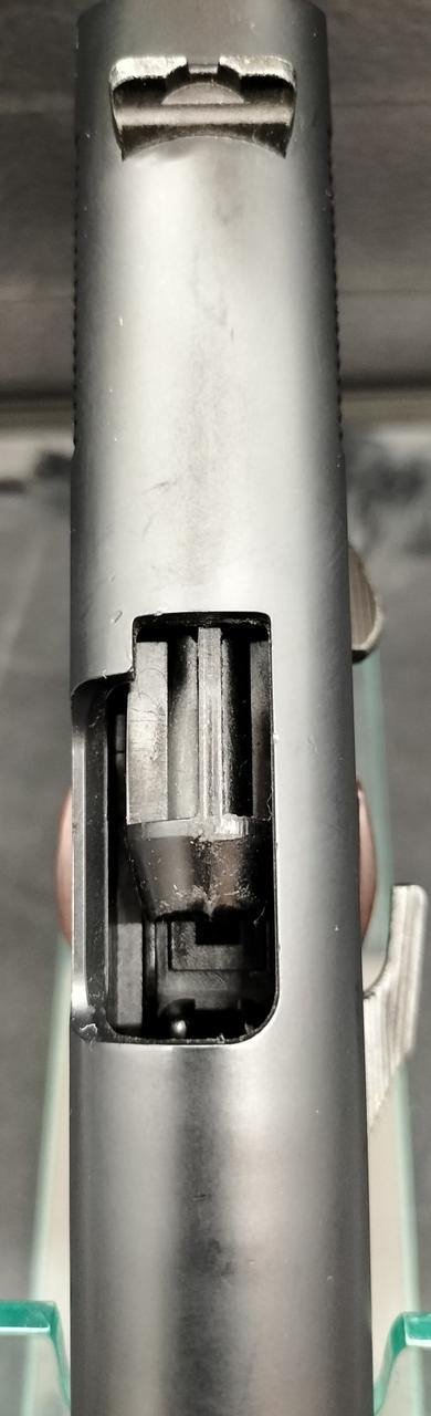 コッキングの際シリンダー？が飛び出ます