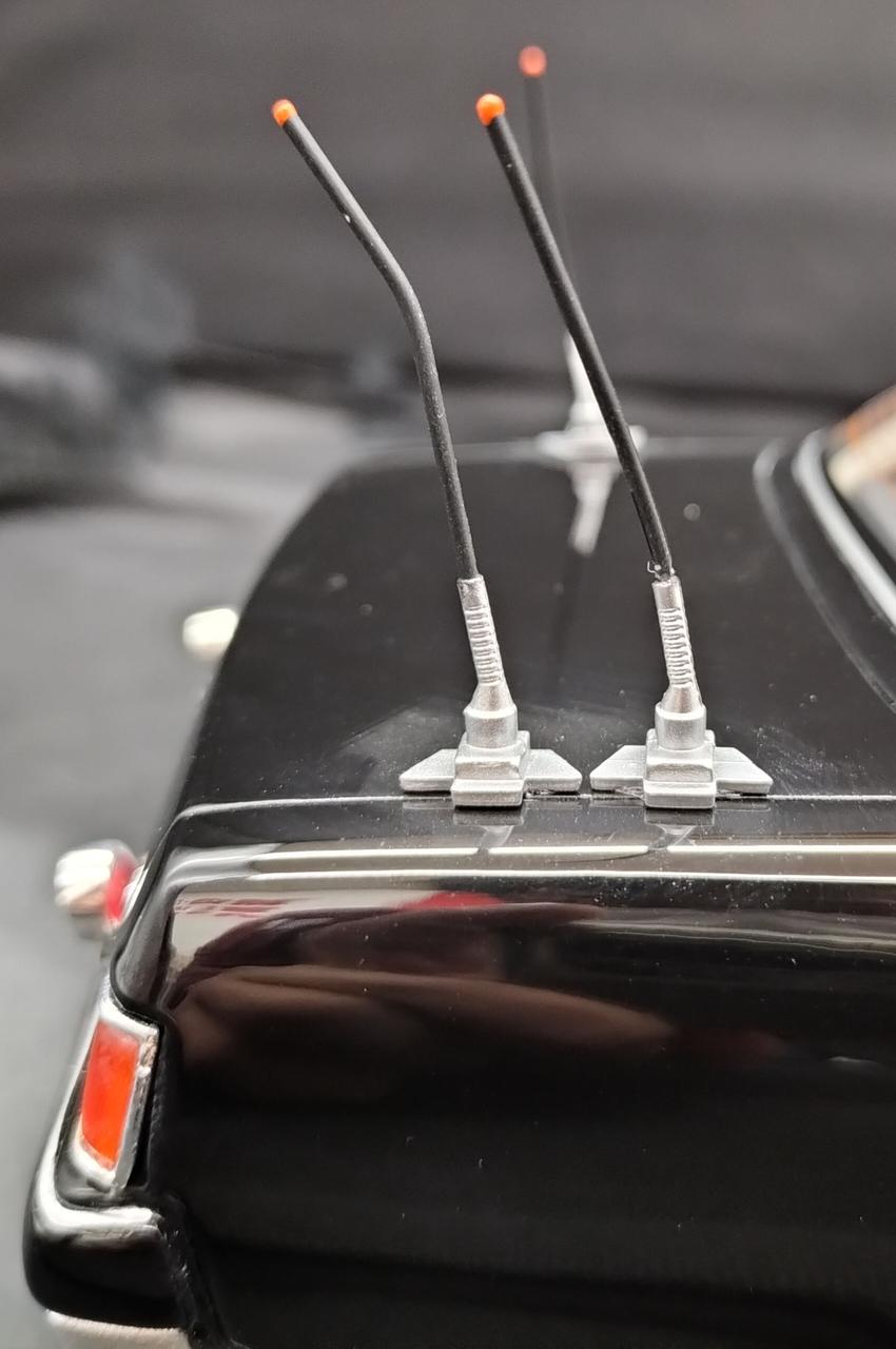 アンテナ曲がってます