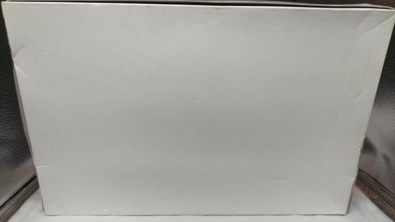 箱に汚れあり。