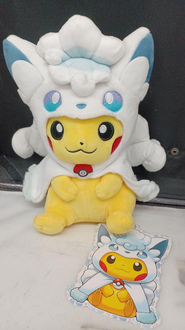 ポケモン ポケモンセンター アローラロコン＆ロコンポンチョのピカチュウ 新品 ロコンポンチョのピカチュウのグッズ登場。人が着れるロコンの