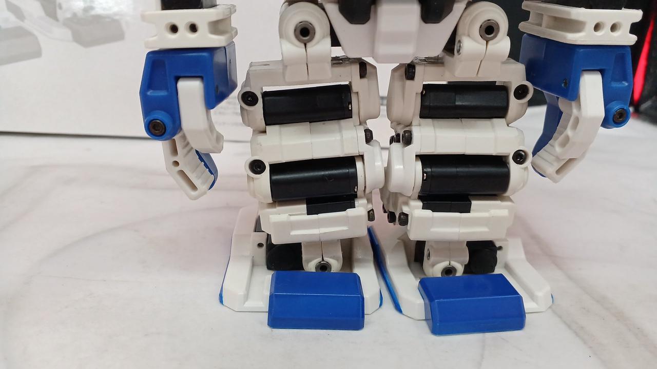 Amazon | Omnibot 17ミュー i-SOBOT BLACKversion | ラジコン