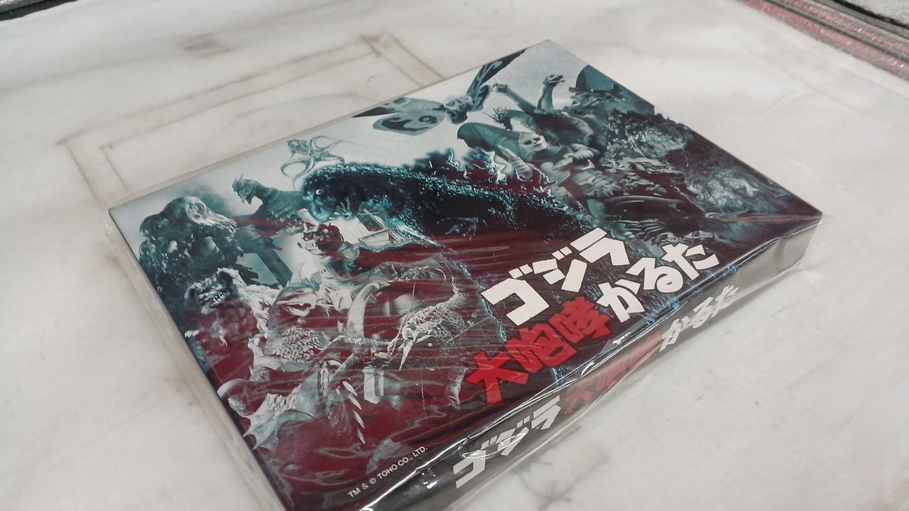 ゴジラ大咆哮かるた　早期購入者特典付　限定品 ゴジラ 大咆哮かるた”がTSUTAYA限定で発売。46種の東宝怪獣
