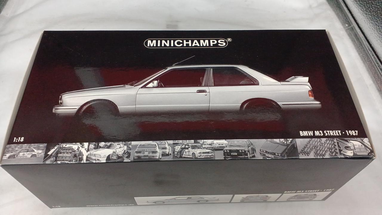 【中古】 minichamps  BMW M3 STREET 1987 1987 BMW M3 STREET WHITE 1/18 DIECAST MODEL CAR MINICHAMPS