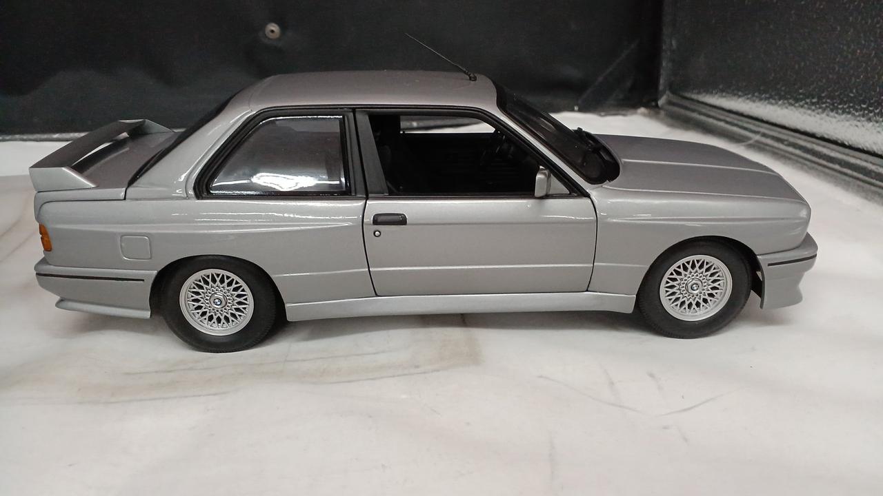 自動車 BMW M3 STREET 1987 MINICHAMPS Minichamps BMW M3 E30 1987 black metallic in 1/18 Scale New