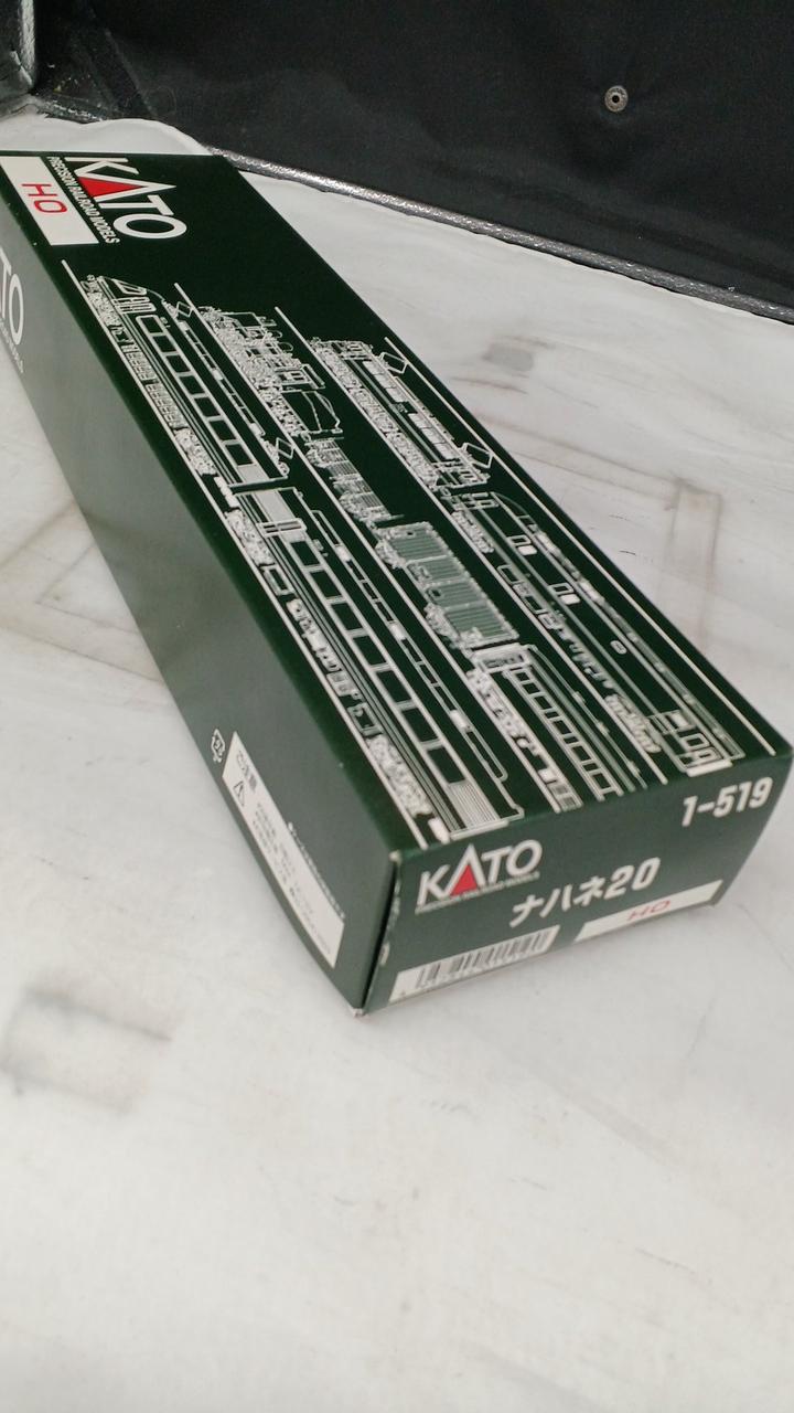 KATO　HO　ナハネ20　【1-519】 Amazon.co.jp: KATO HOゲージ 1-519 ナハネ20 20系 特急形寝台
