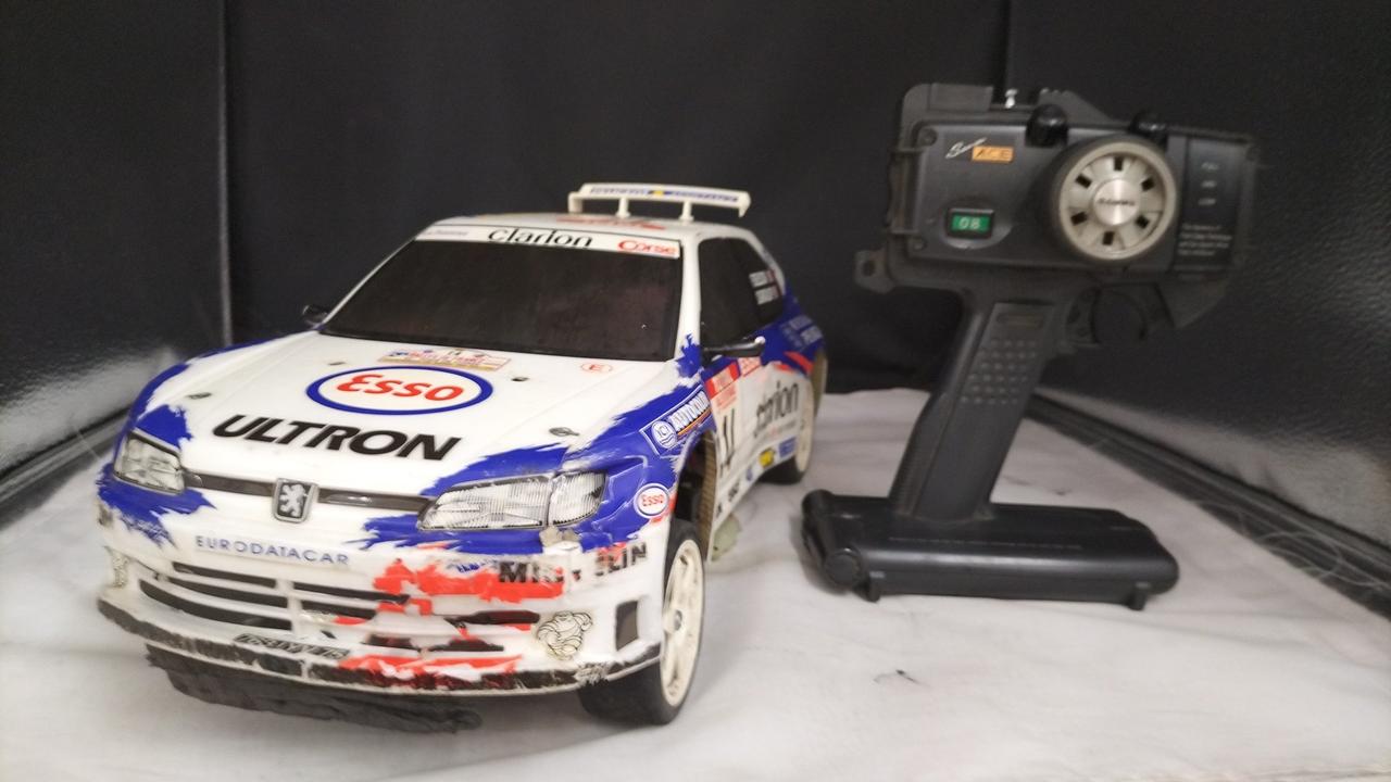 キズ、汚れ、割れ補修あとあり。