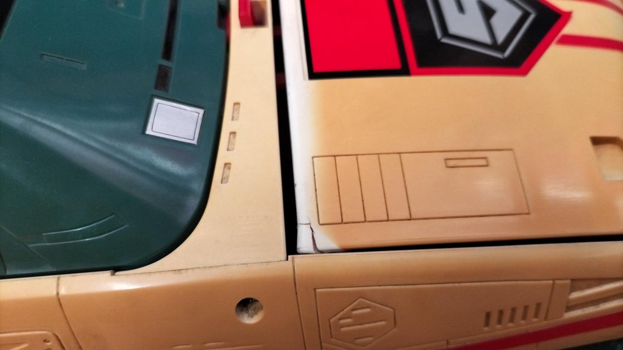 破損、変色あり。