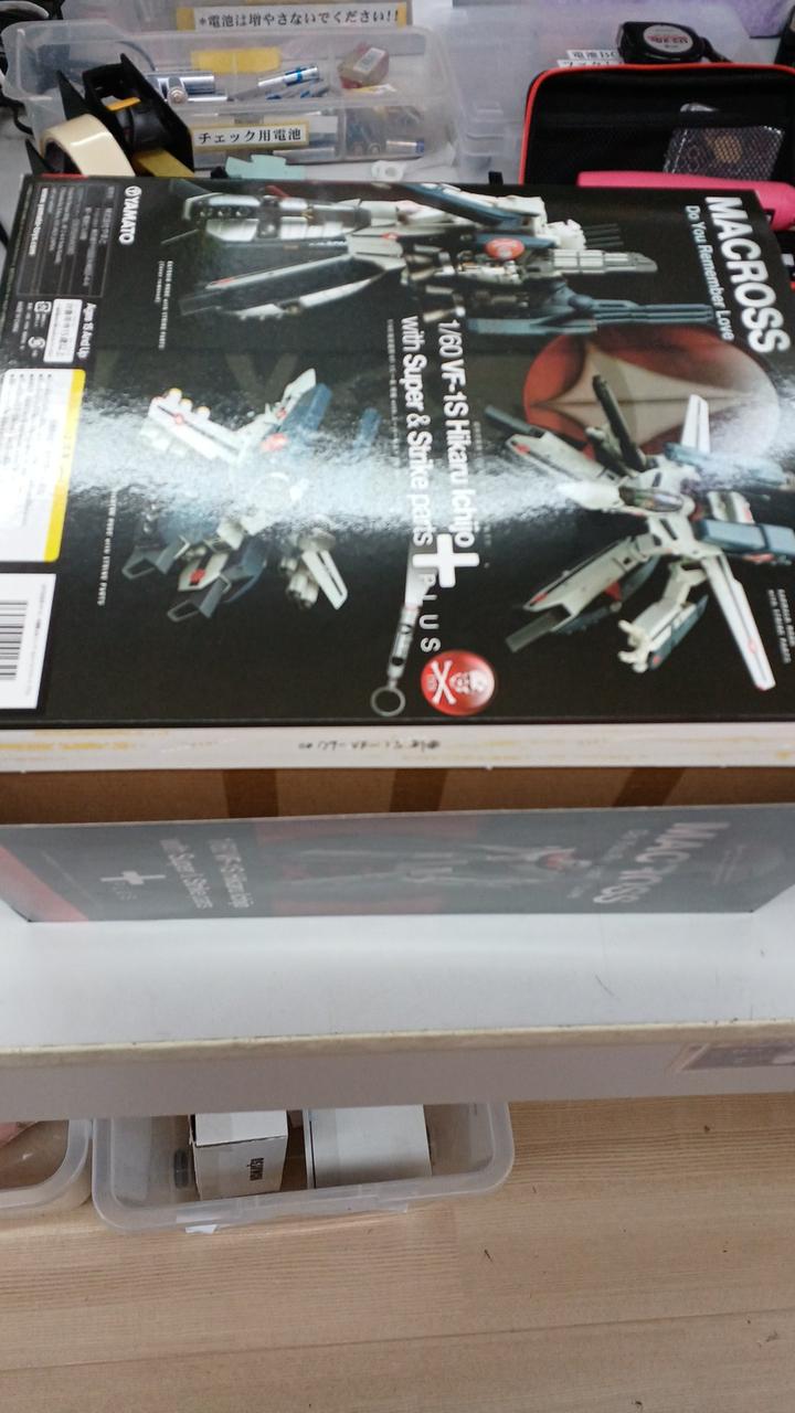 箱、破損有り。