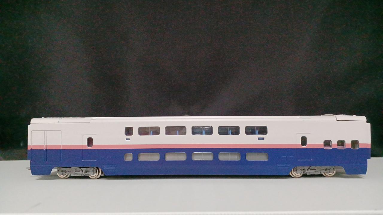 画像では、右側に傾いています。