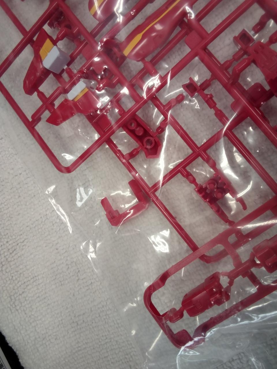 一部パーツがランナーから外れてます。