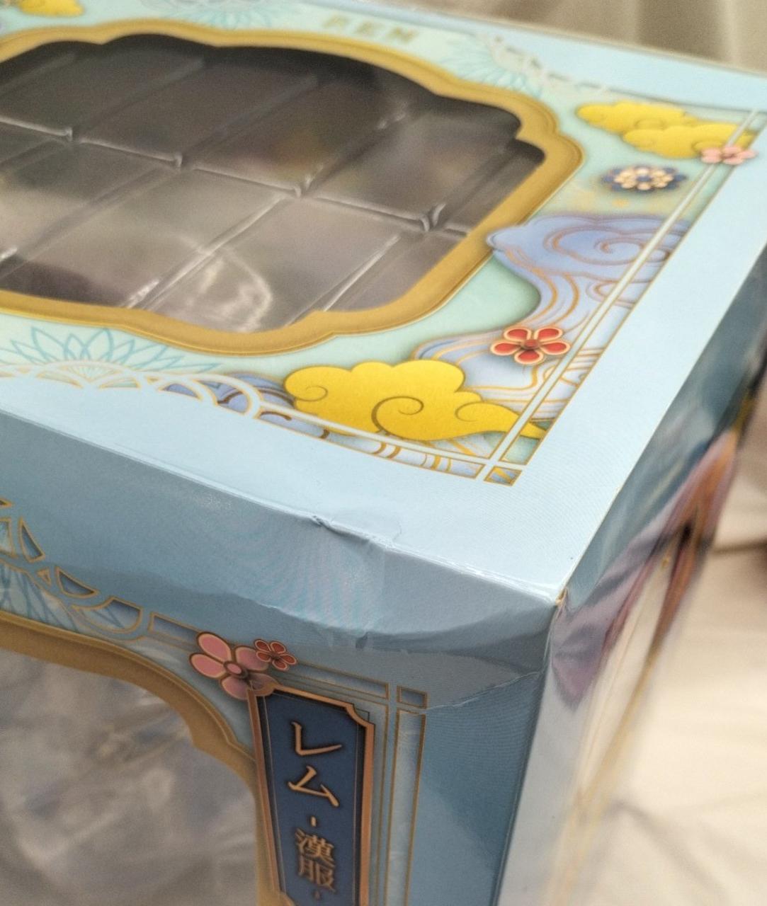 外箱ダメージあり