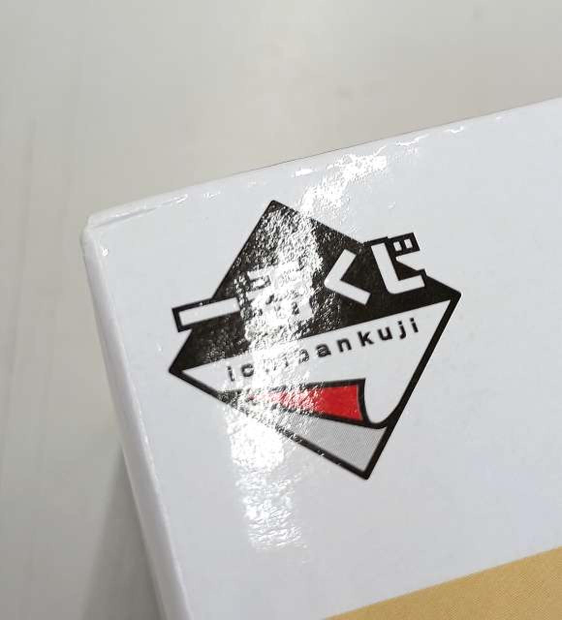 箱に傷みがあります。