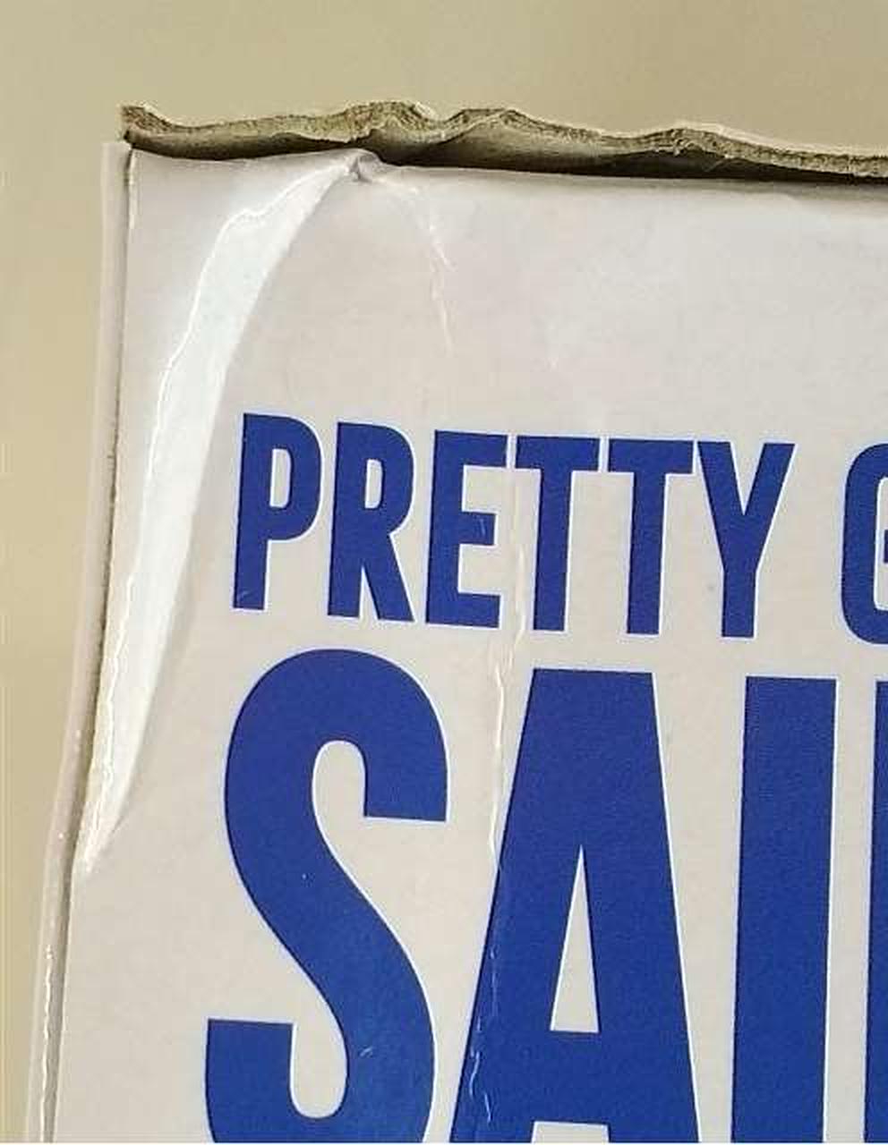 箱の側面に傷みがあります。