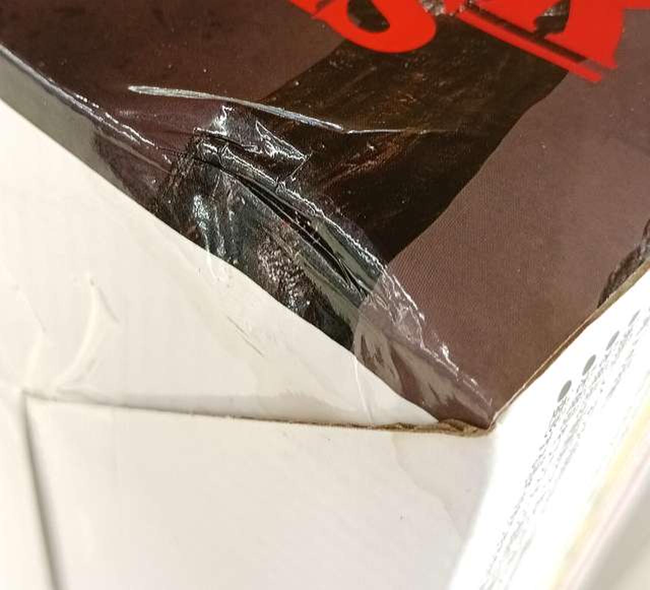 箱に傷みがあります。