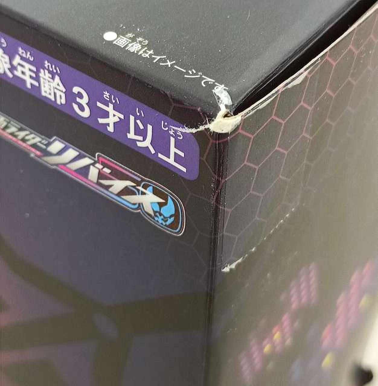 箱に傷みがあります。