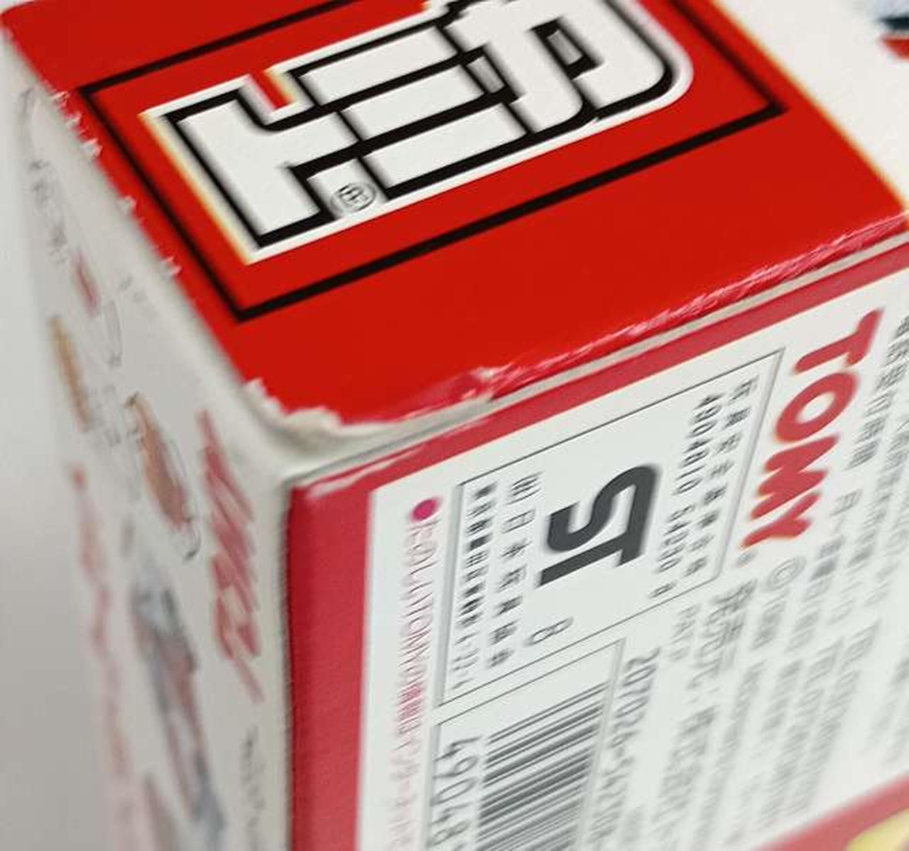 箱に傷みがあります。