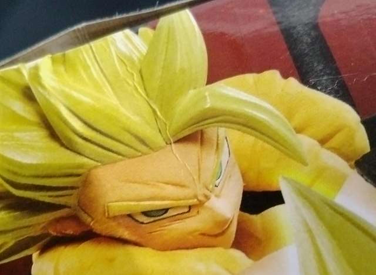 箱に傷みがあります。