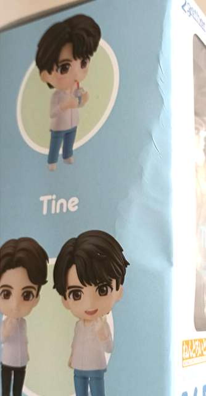 箱に傷みがあります。