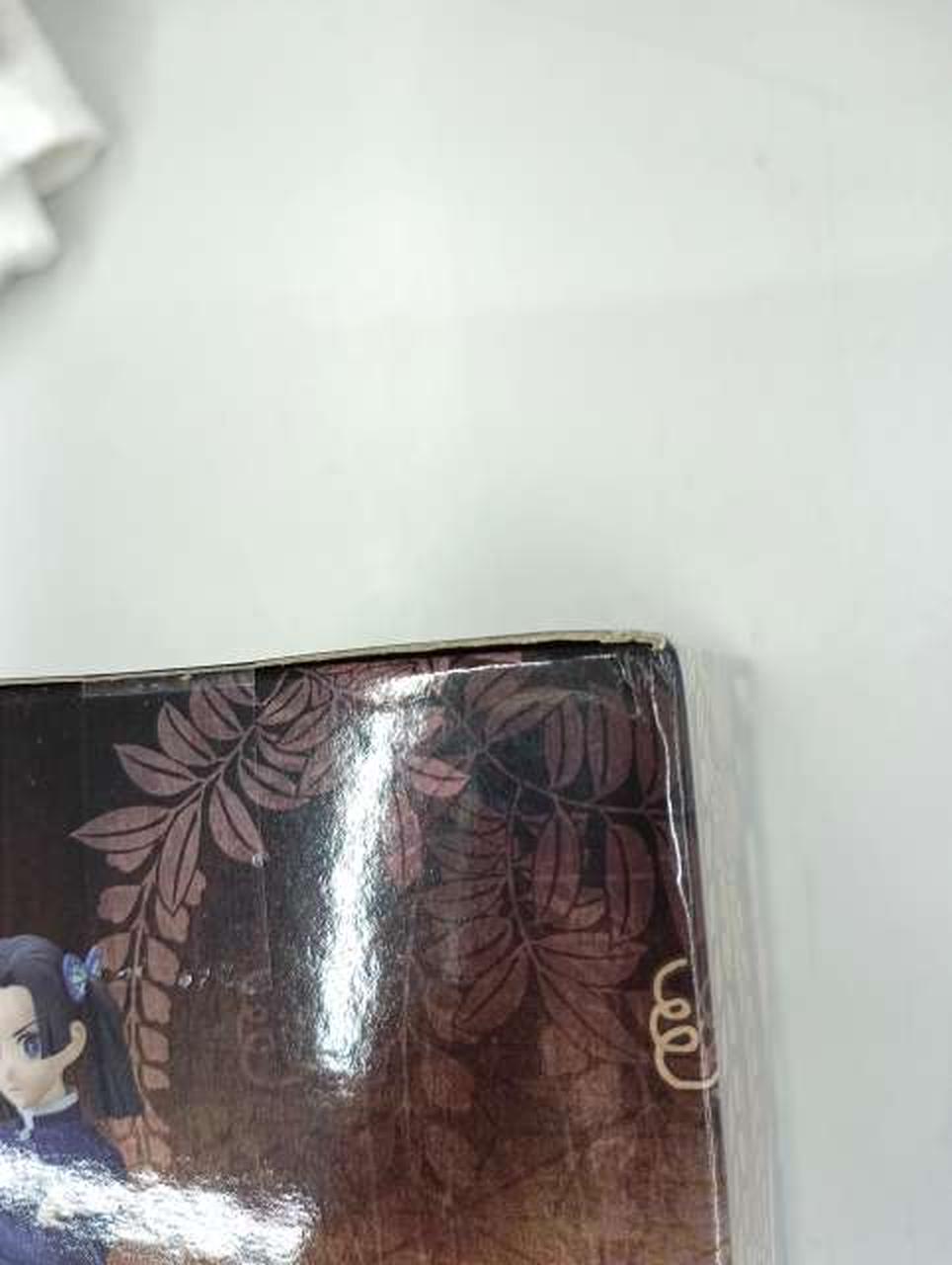 箱に傷みがあります。