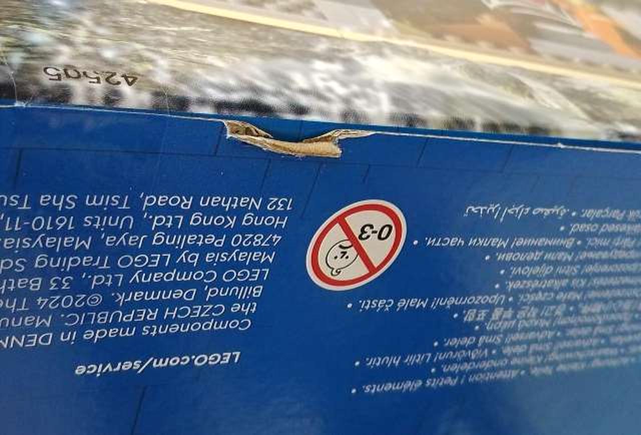 箱に傷みがあります。