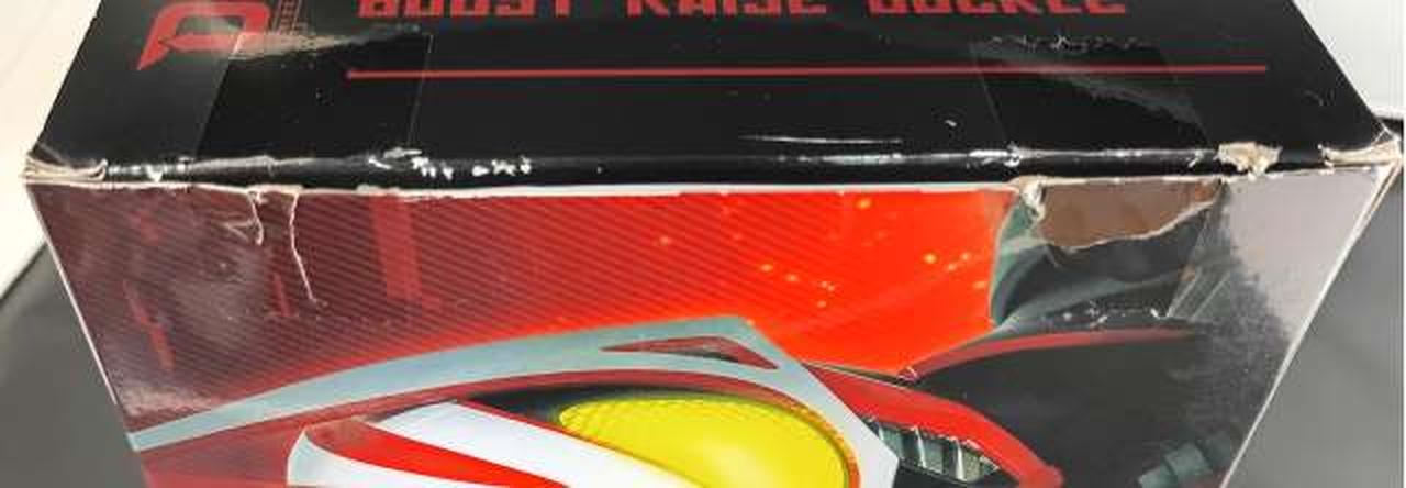 箱に傷みがあります。