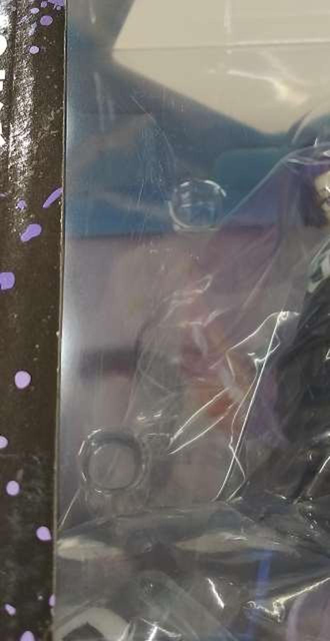 窓シートに傷があります。